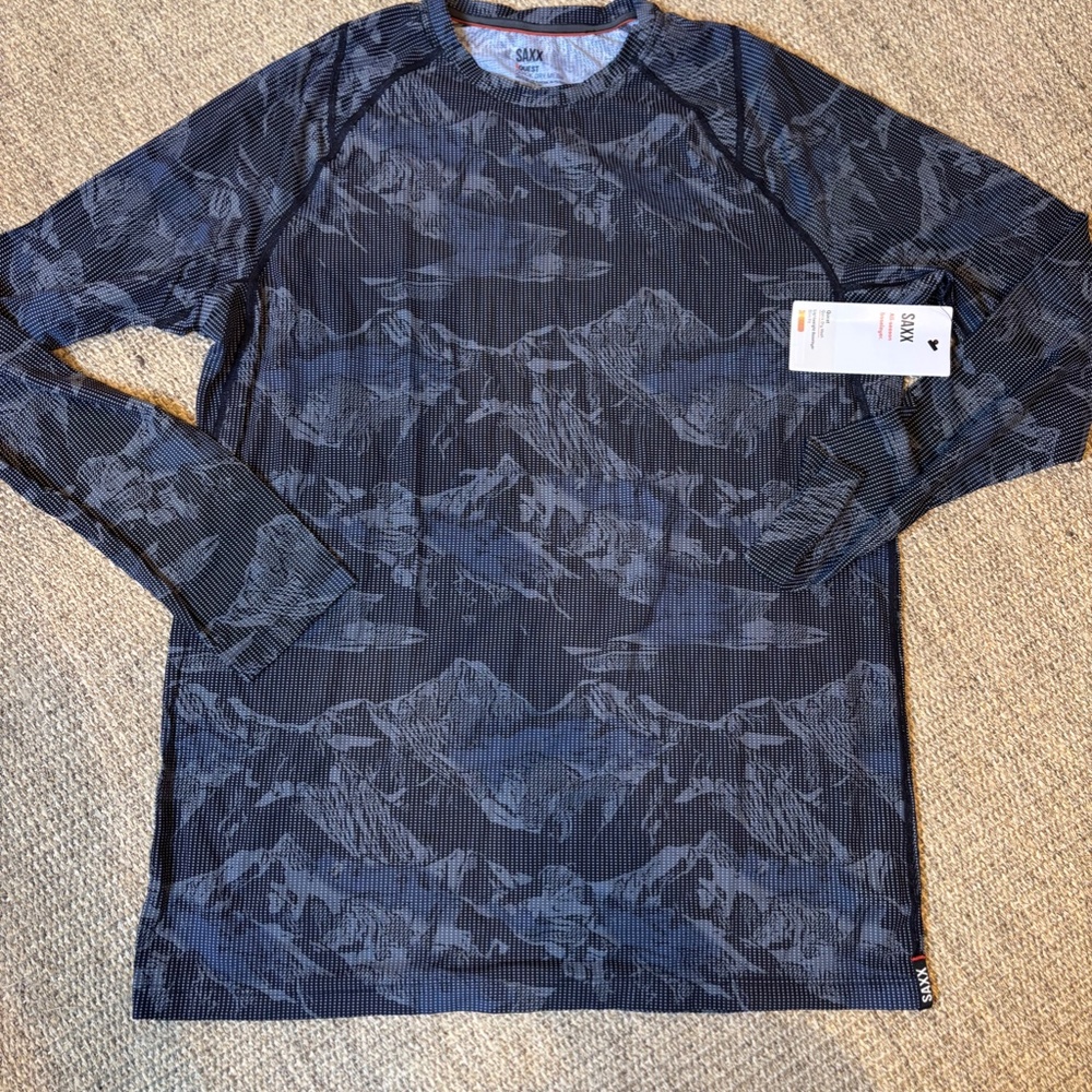 SAXX QUEST LIGHTWEIGHT BASE LAYER CREW - NEW IN BOX AND WITH TAGS